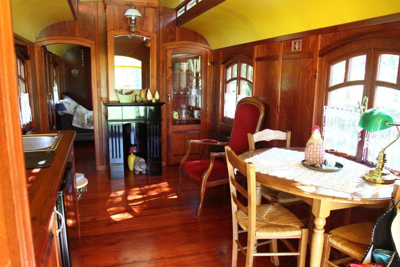 Les Roulottes Du Lot Bed and Breakfast Gramat Exteriör bild